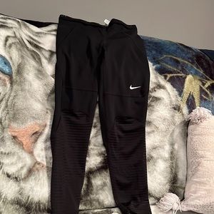 Black Nike Pro Dri-Fit capri leggings